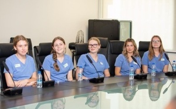 Côte d’Ivoire : 12 étudiantes canadiennes reçues par Pierre Dimba