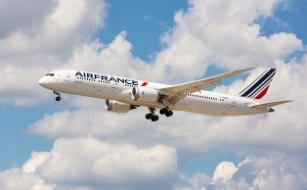 Demi‑tour en plein ciel : un vol Air France Paris‑N’Djaména retourne à Roissy