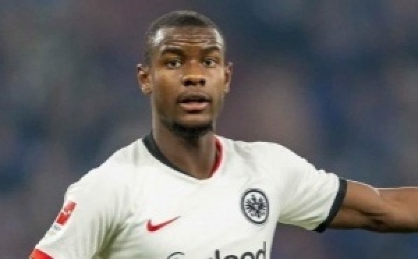 AS Roma sous pression financière : Evan Ndicka au cœur du mercato