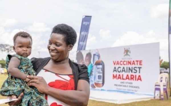 Vaccin contre le paludisme en Afrique : des débuts encourageants en Ouganda