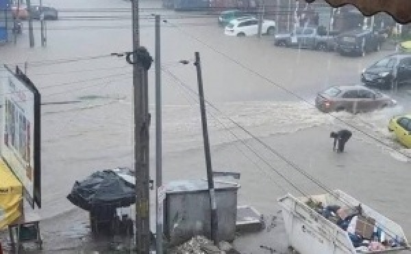Abidjan sous fortes pluies : plusieurs communes en vigilance orange face aux risques d’inondation
