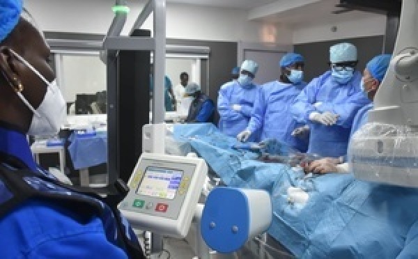 Côte d’Ivoire : l’Institut de Cardiologie d’Abidjan franchit un cap avec les premières interventions TAVI