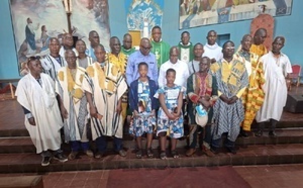 Guiglo : après les prières dans les mosquées de Kaadé et de Nizahon, le député Tio Louis Serge rend grâce à Dieu avec la communauté catholique