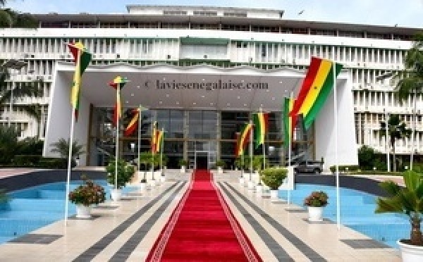 Sénégal : une révision constitutionnelle qui divise profondément la classe politique