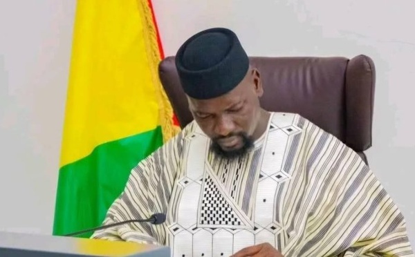 Guinée : en congé privé en Grèce, Mamadi Doumbouya rassure par l'entremise de l'armée