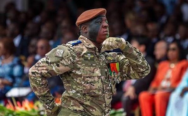 Forces spéciales ivoiriennes : le passage d’une unité d’élite qui cultive le mystère au cœur du défilé