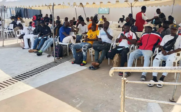 Retour au pays : 135 migrants ivoiriens débarquent à Abidjan après l’échec de leur rêve européen