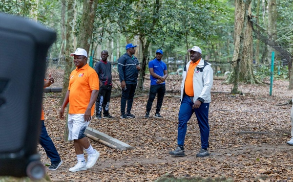 Bien-être : les députés ivoriens marchent dans la forêt du Banco pour entretenir leur santé