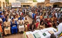 Mariage exceptionnel à Bamako : 100 couples scellent leur amour lors d’une cérémonie unique à Djélibougou